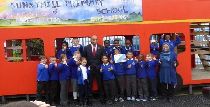 Chuka Umunna congratulates Sunnyhill students