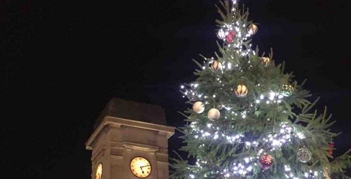 Crowdfunding brings Christmas tree back to Stockwell