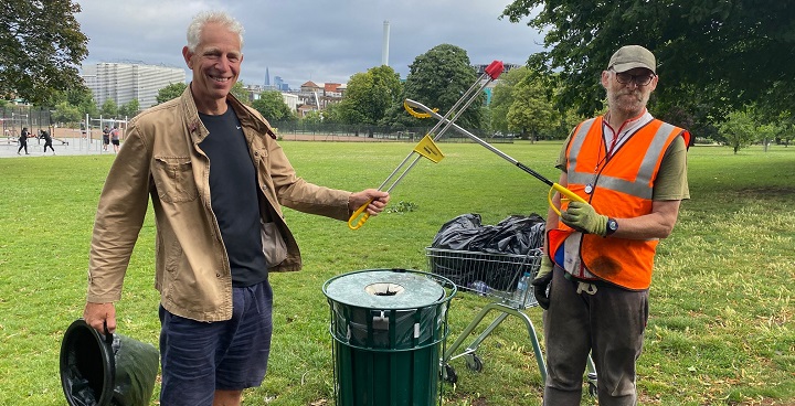 Ruskin Park volunteer litter pickers Rupert and Andrew