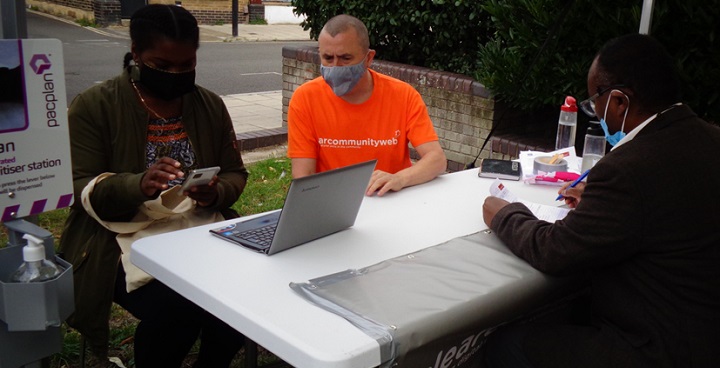 Community tech session on Lambeth estate estate