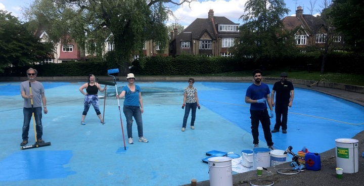 volunteers painting Streatham Common paddling pool