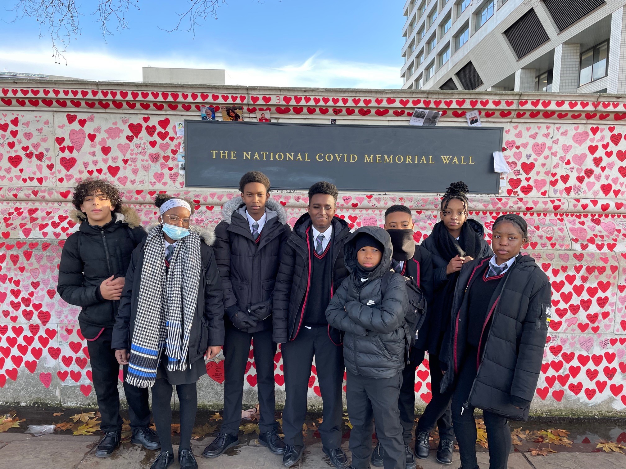 Pupils volunteering to remember those who have lost their lives to Covid-19