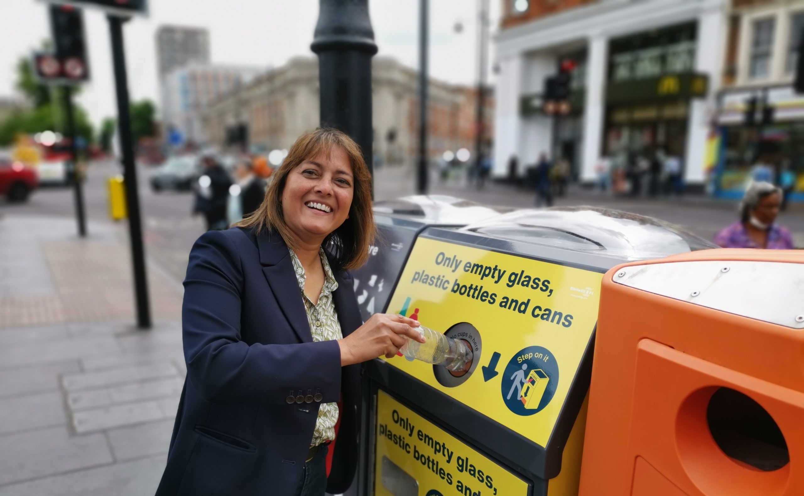 Lambeth unveils new solar powered bins