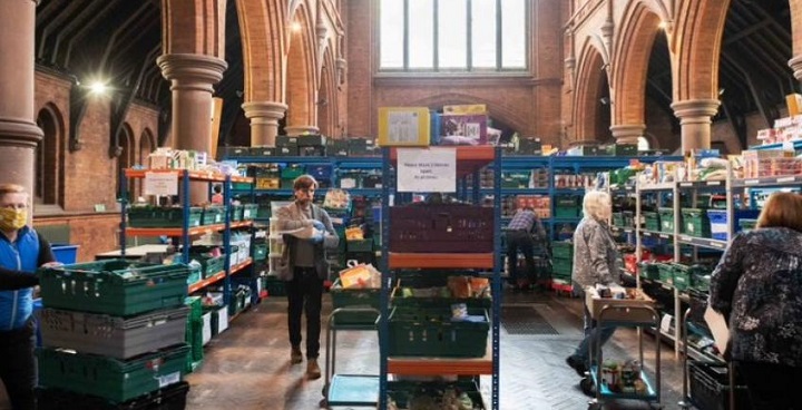 Waterloo foodbank photo by Eleanor Bentall