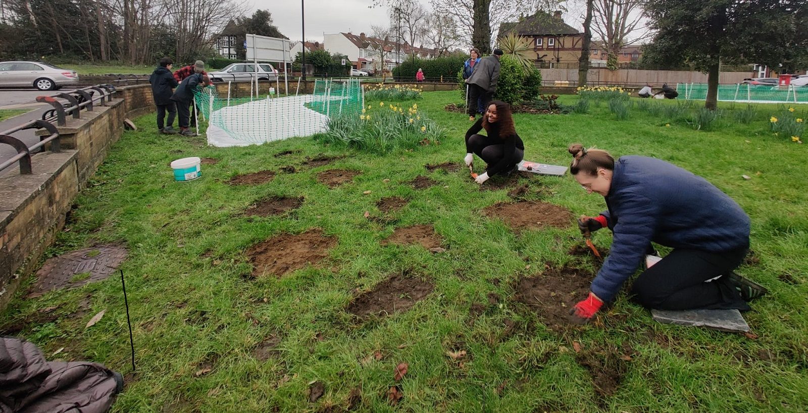 Bee Roads Team and Weir Estate residents lift turf to replace with wildflowers to create 'corridors' for pollinators