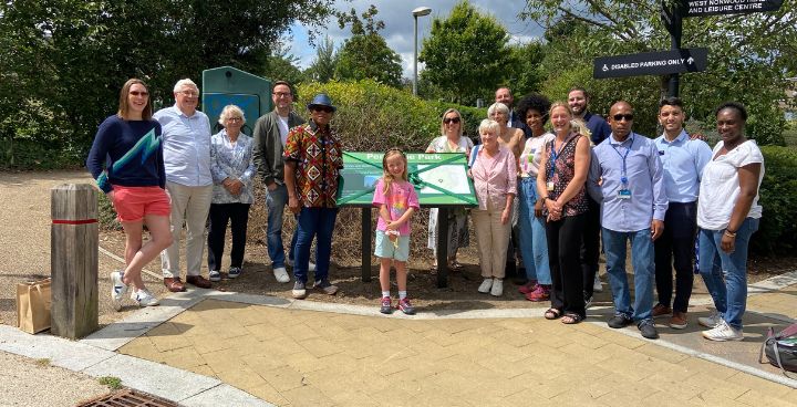 Local residents, staff and Cllrs unveil new playground sign