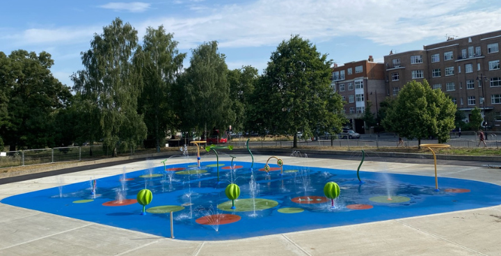 Clapham: Lambeth Council opens new waterplay area